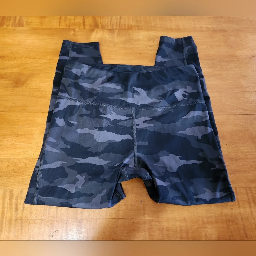 Athleta Ultimate 7/8 Tight Camo Small
